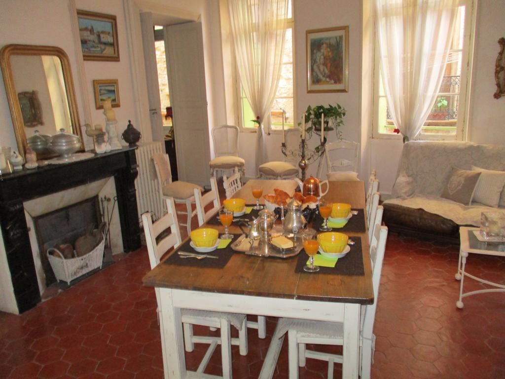 Le Presbytere Bed & Breakfast Rivesaltes Phòng bức ảnh