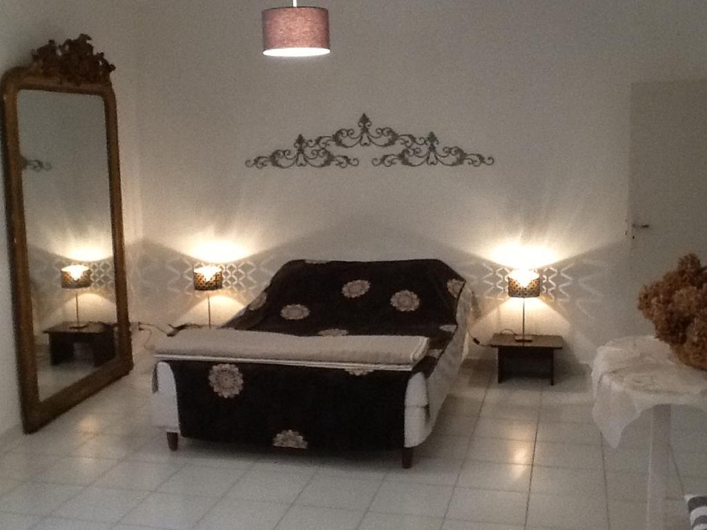 Le Presbytere Bed & Breakfast Rivesaltes Phòng bức ảnh